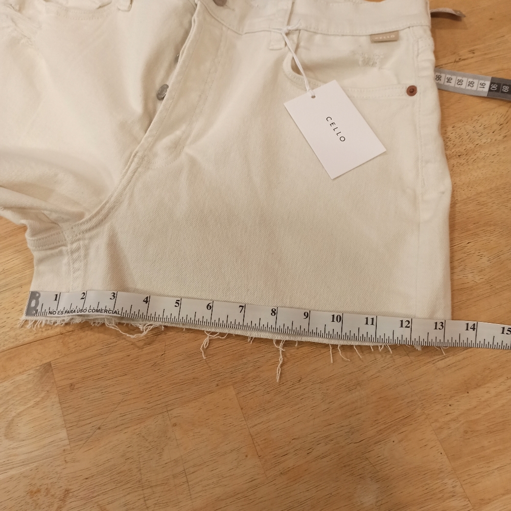 NWT women's Cello White Boyfriend cutoff Shorts SIZE XL - Picture 16 of 16